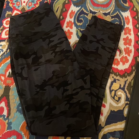 Rachel Zoe Camo Leggings L - Picture 3 of 3